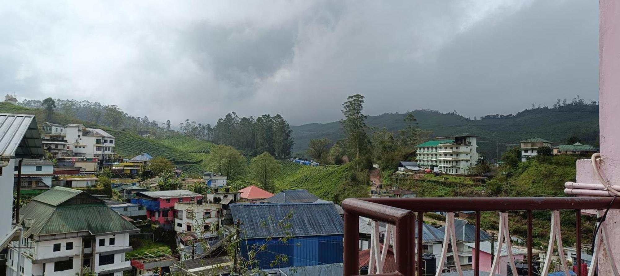 Swarna Tourist Home Munnar Buitenkant foto