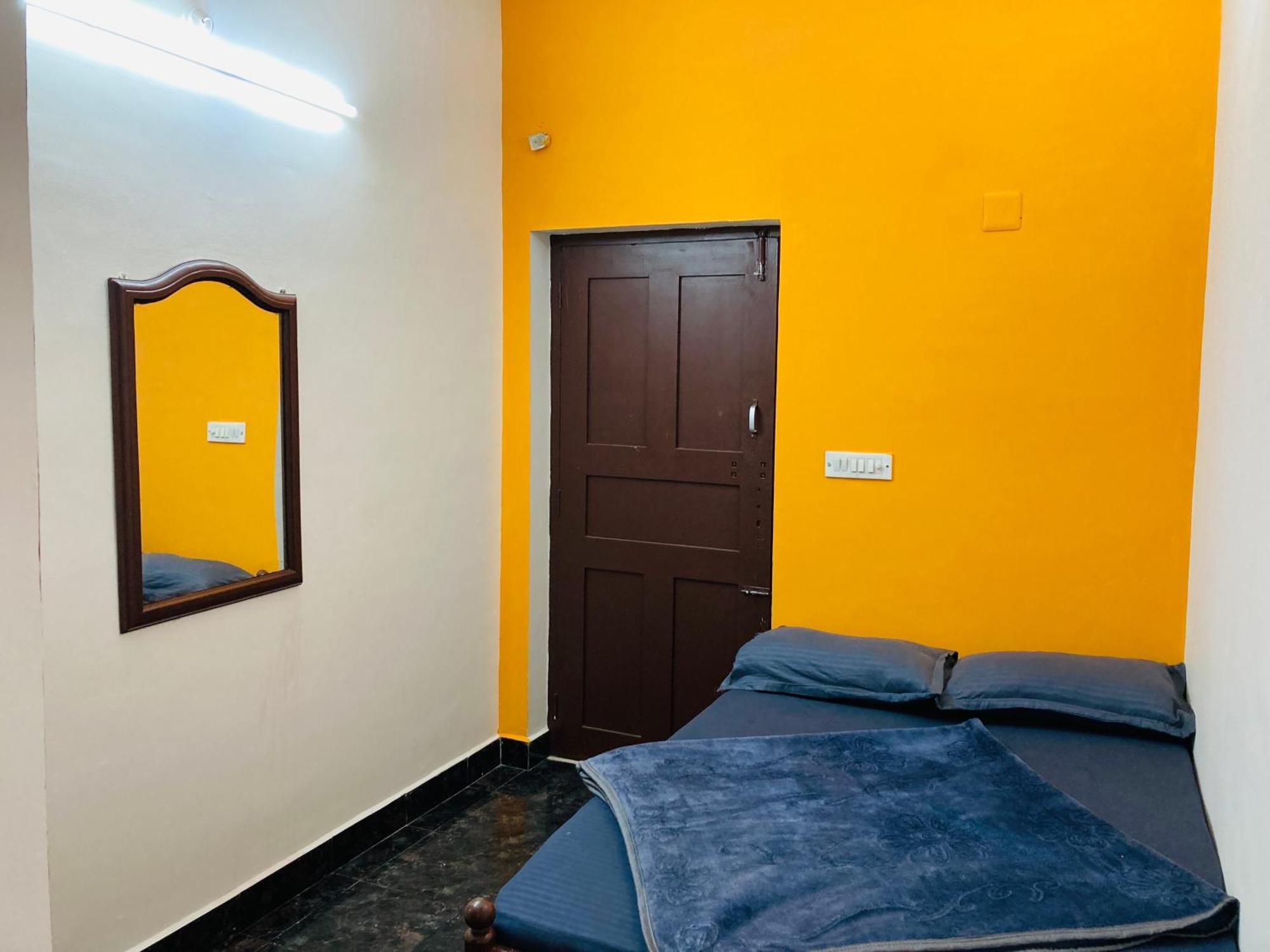 Swarna Tourist Home Munnar Buitenkant foto